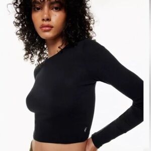 Size M TNA Ribbed Cropped Long Sleeve Short